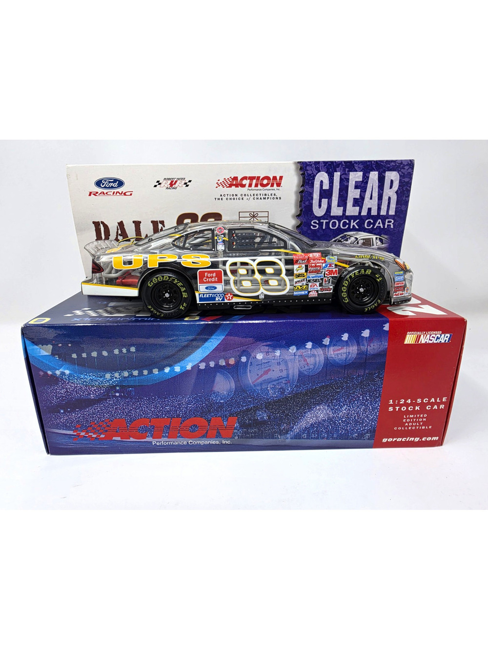 Action Dale Jarrett #88 UPS 2001 Ford Taurus NASCAR 1:24 Diecast LE 101180